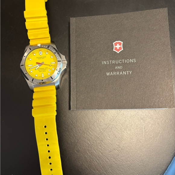 VICTORINOX Swiss Army I.N.O.X Professional Diver Yellow w Rubber Cover - Picture 6 of 6